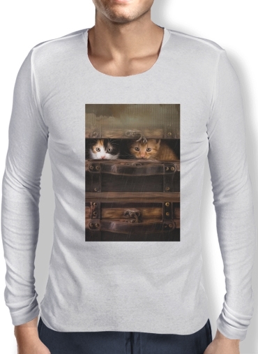 T-Shirt homme manche longue Little cute kitten in an old wooden case