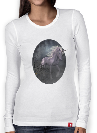 T-Shirt femme manche longue A dreamlike Unicorn walking through a destroyed city