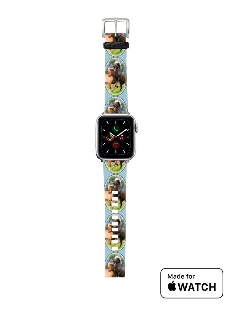 Bracelet pour Apple Watch Deux chevaux islandais cabrés, jouent ensemble dans le pré