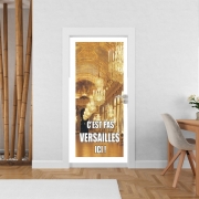 Poster de porte C'est pas Versailles ICI !