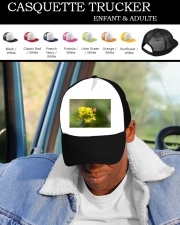 Casquette Snapback Originale A bee in the yellow mustard flowers