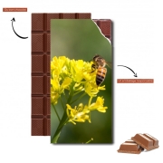 Tablette de chocolat personnalisé A bee in the yellow mustard flowers