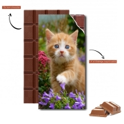 Tablette de chocolat personnalisé Bébé chaton mignon marbré rouge dans le jardin