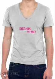 T-Shirt homme Col V Kiss him Not me